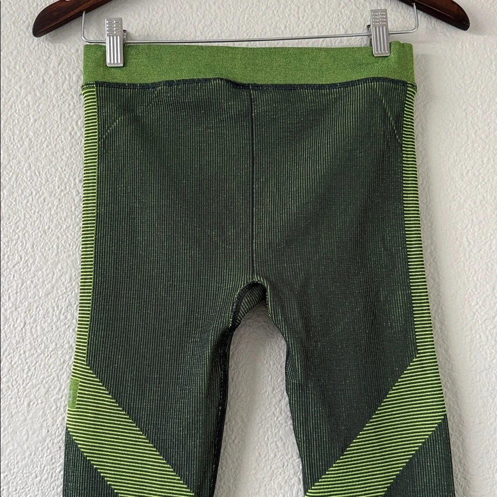 Alo‎ Yoga Women’s Green Seamless illusion Leggings Small